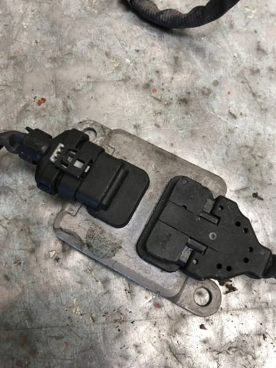 Mercedes Lambda NOX Sensor OEM A0009053606 image 3