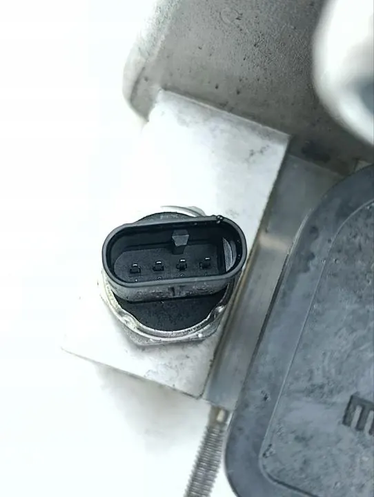 Refroidisseur d'huile OEM A2978305403 Mercedes-Benz EQE image 8