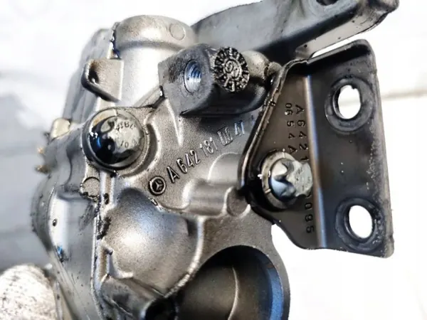 Bomba de aceite Mercedes-Benz OEM A6421810847 - Usada image 4