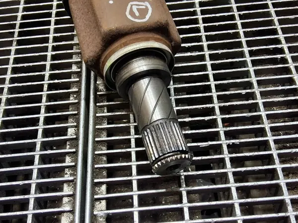 Fram vänster halvmuff Dacia Sandero image 3