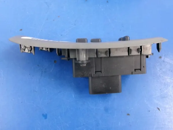 CHRYSLER VOYAGER INTERRUPTOR DE VIDRO 04685732AC image 3