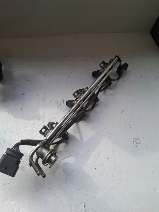 Riel de inyección OEM 071133317 para VW Passat B5 image 2