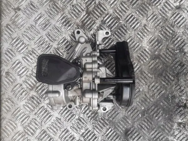 Bomba de aceite OEM 55487858 para Opel Astra J 1.6L Diésel image 3