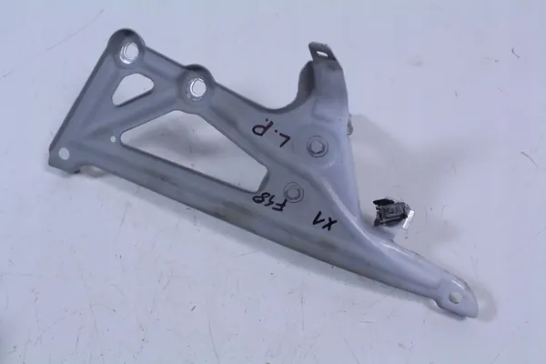 Vänster skärmmontering BMW X1 F48 OEM 7329447 image 2