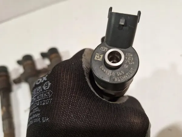 Bosch 0445110165 Injektor image 3