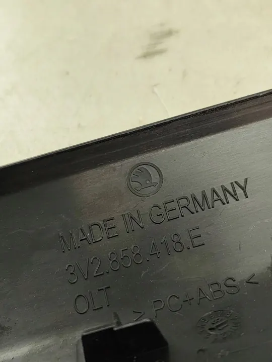 Begagnad handskfacksram OEM 3V2858418E för Skoda Superb B8 image 3
