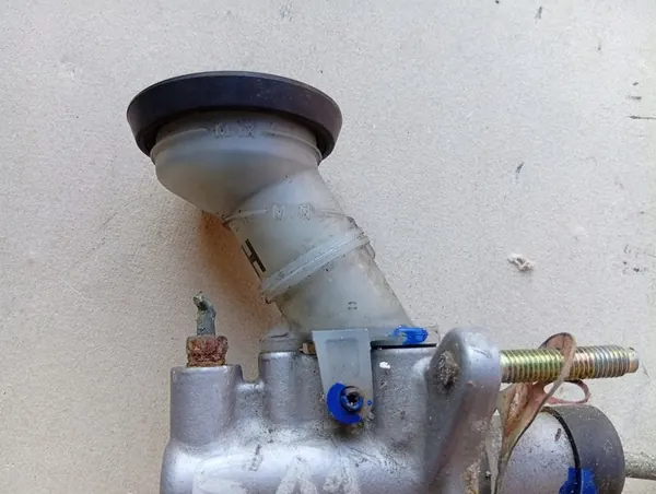 TOYOTA COROLLA E11 97-01 Bomba de embreagem image 3