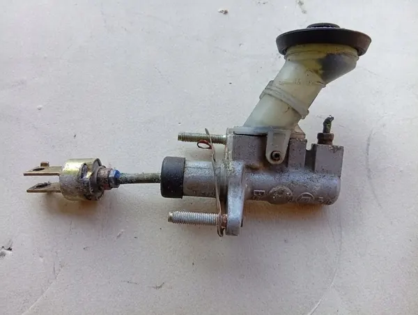 TOYOTA COROLLA E11 97-01 Bomba de embreagem image 4