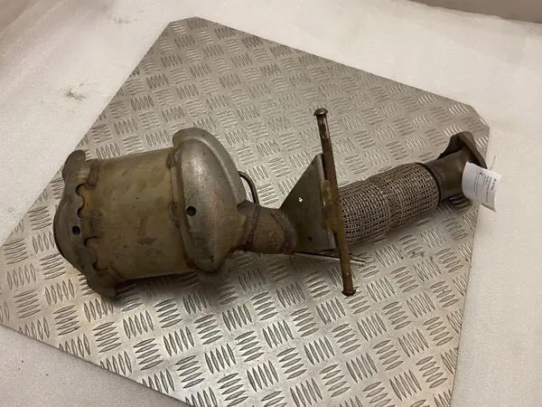 Volvo XC60 2020 Bensiini DPF-suodatin OEM 32242442 image 6