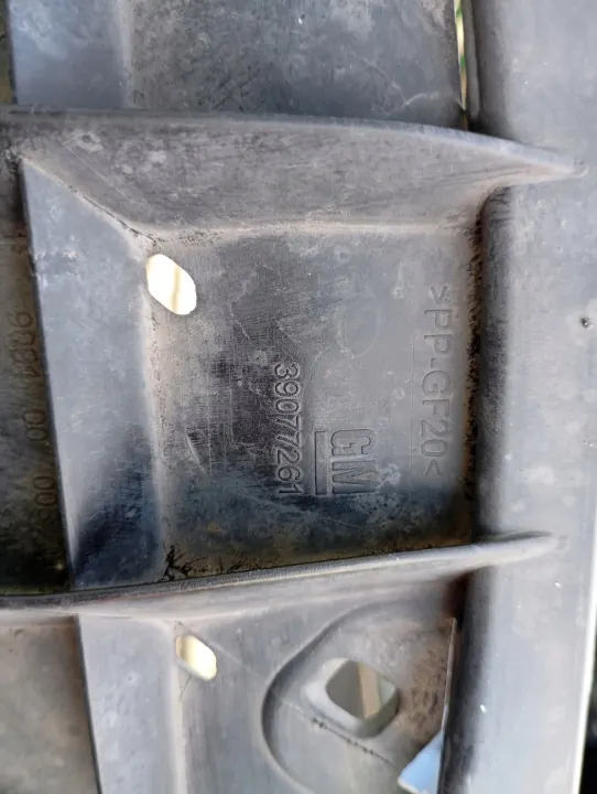 OEM 39077261 Etupuskurisuojus Opel Insignialle image 9