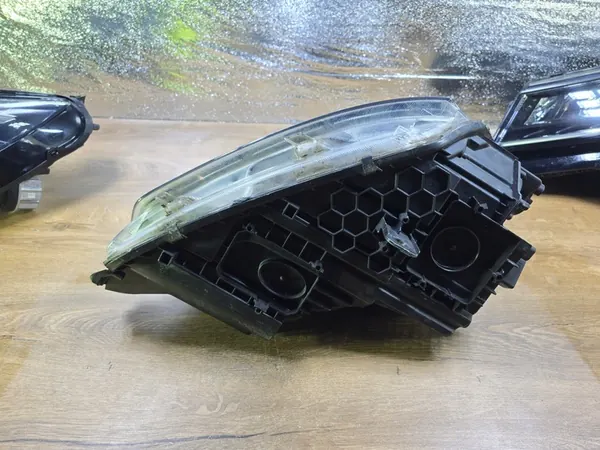 LÂMPADA DIANTEIRA ESQUERDA SKODA YETI 5L1941015D image 10