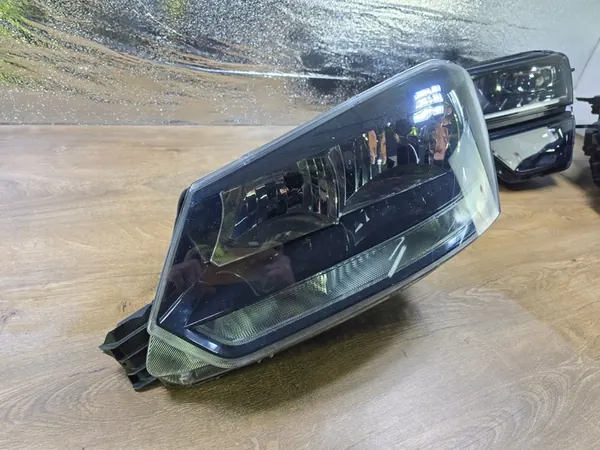 LÂMPADA DIANTEIRA ESQUERDA SKODA YETI 5L1941015D image 3