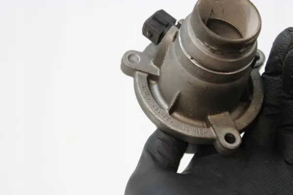 Termostaatti OEM 7586885 BMW N63 -moottorille image 6