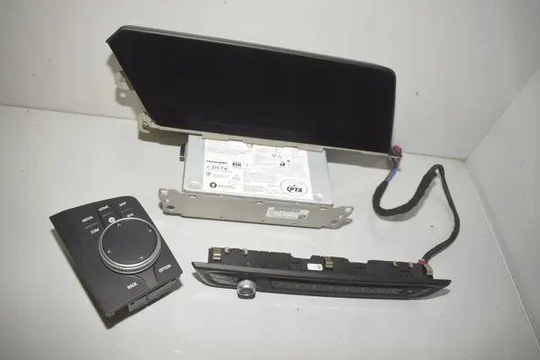 BMW F40 Navigationssystem OEM 5A47C50 Gebraucht image 3
