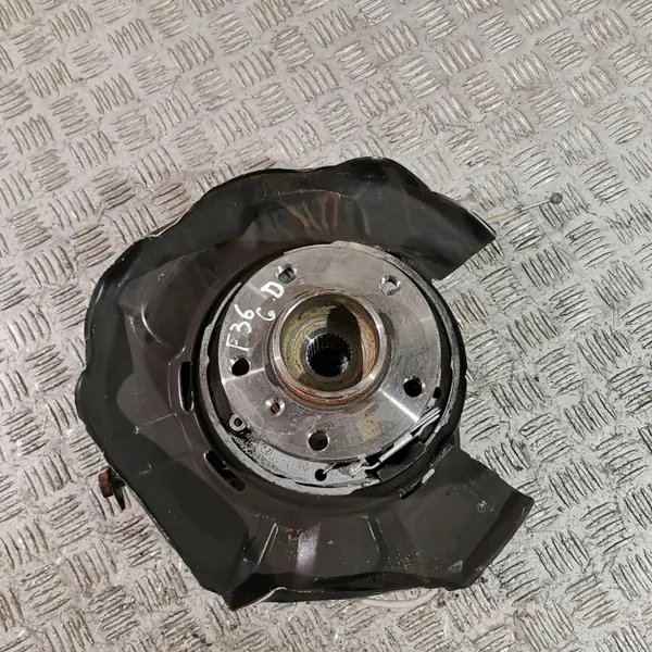 UTO33712 BMW Bakhjulsnav - Begagnad OEM-del image 2
