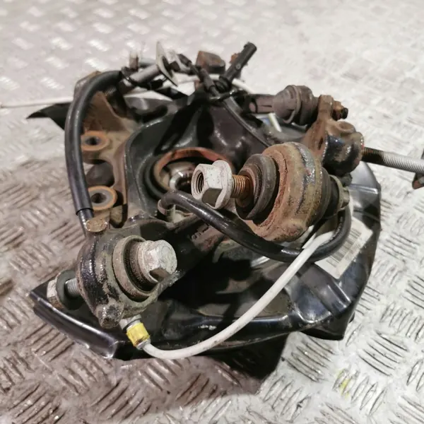 UTO33712 BMW Bakhjulsnav - Begagnad OEM-del image 4