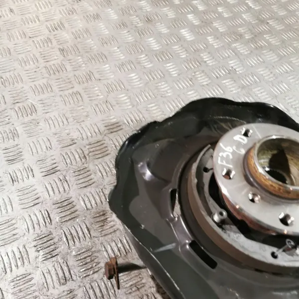 UTO33712 BMW Bakhjulsnav - Begagnad OEM-del image 7