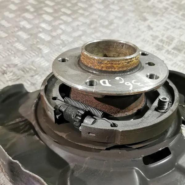UTO33712 BMW Bakhjulsnav - Begagnad OEM-del image 9