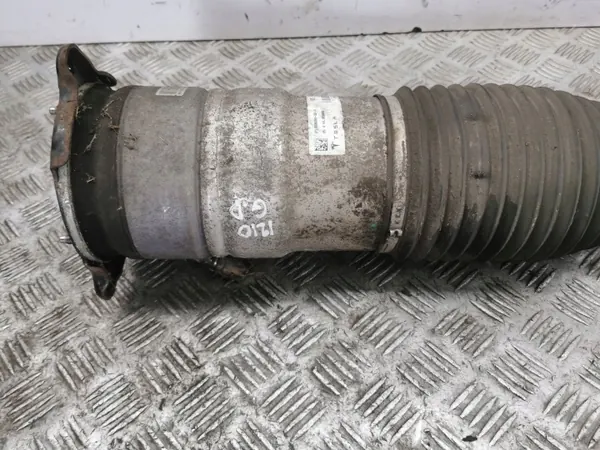Tesla Model S takaoikea ilmaiskerroin OEM 600635300C image 5
