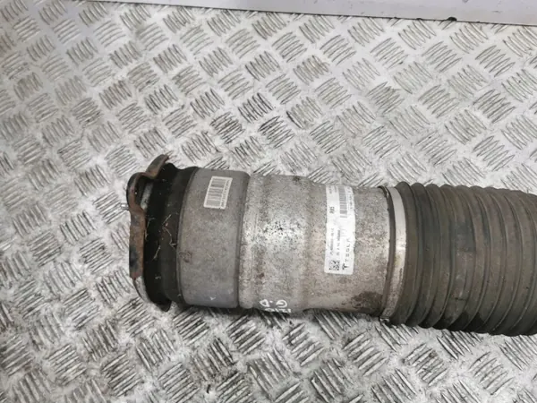 Tesla Model S takaoikea ilmaiskerroin OEM 600635300C image 6