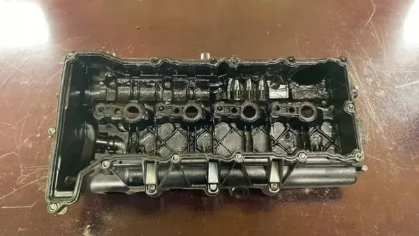 BMW OE 7797613 Cubierta de seguidor de leva - Usado image 3