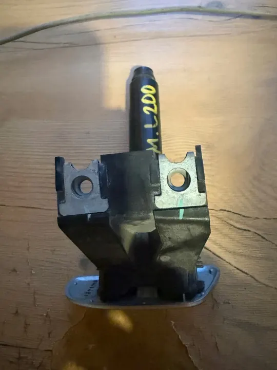 Lava-farol esquerdo Mitsubishi L200 2016- OEM 250213 image 2