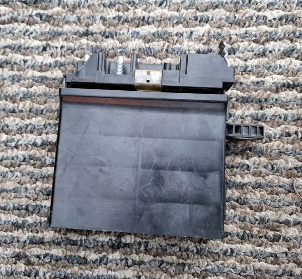 OEM 241143738R Accuzekeringmodule voor Renault Megane IV image 3