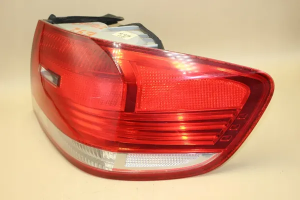 BMW E92 Luz Trasera Derecha Guardabarros OEM 7174404 image 3