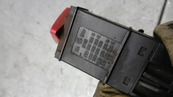 Interruptor de Emergência VW T4 2.5TDI 00-03 1C0953235D image 4