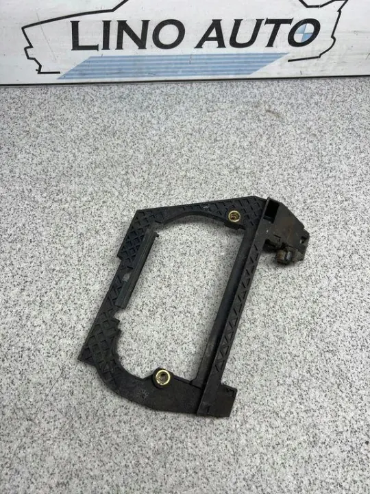 Moldura maçaneta porta traseira esquerda BMW 51228236646 E39 image 2