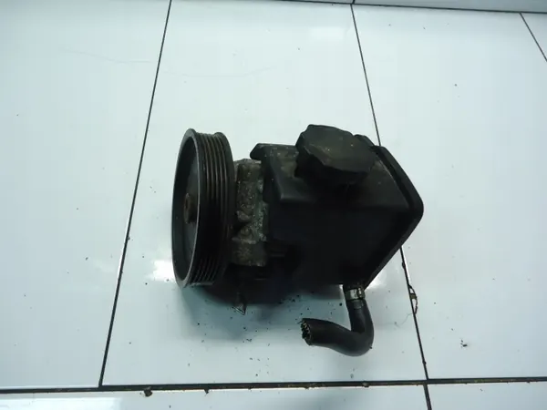 Mercedes W204 2.2CDI Pompe de Direction A0044667001 image 2