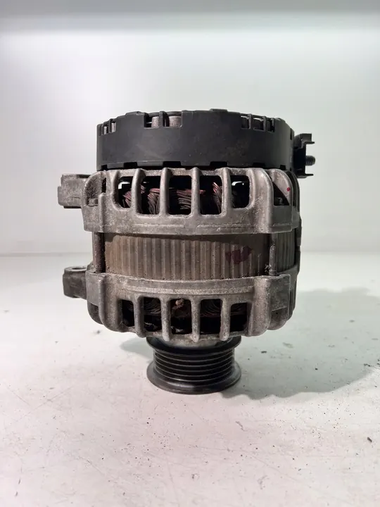 VOLVO XC40 Generaattori image 2