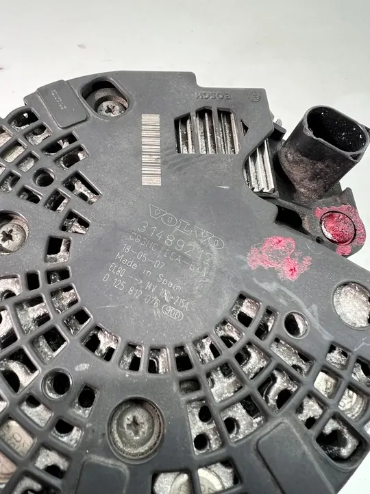 VOLVO XC40 Generaattori image 3