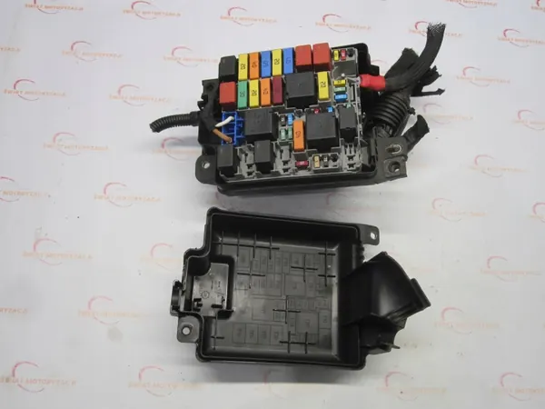 Zekeringkast OEM 51839437 voor Doblo II Combo D 1.6 image 7
