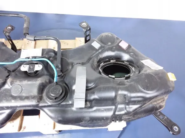 Mercedes-Benz polttoainesäiliö OEM A2124708601 image 3