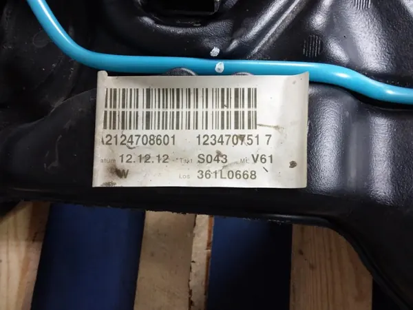 Mercedes-Benz polttoainesäiliö OEM A2124708601 image 4