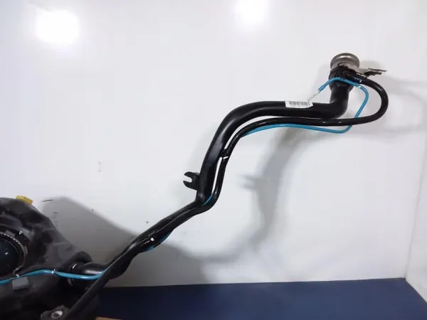 Mercedes-Benz polttoainesäiliö OEM A2124708601 image 6