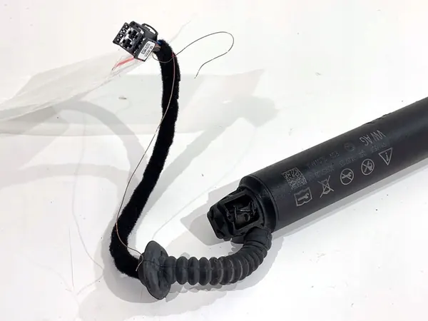 Vänster baklucka gasdämpare SKODA SUPERB III 3V9827851F image 2