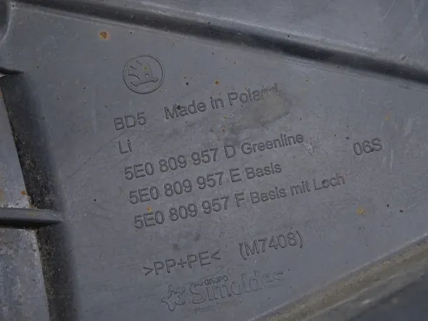 Front Left Wheel Arch Skoda Octavia III 5E 5E0809957D image 4