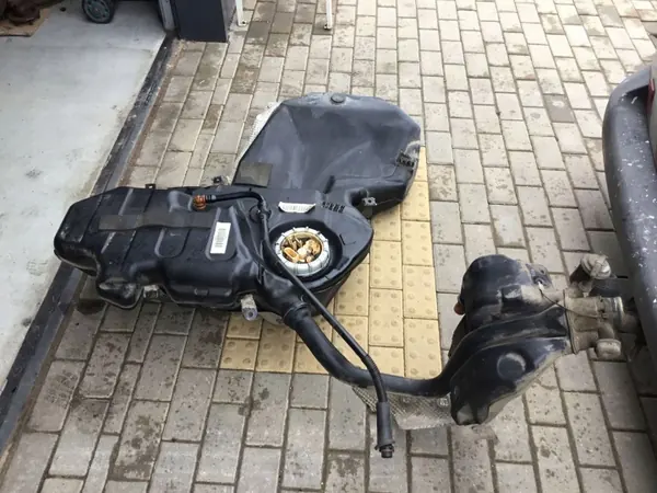 Bränsletank OEM 0825352 för Audi A4 S4 B6 8E 8H image 3