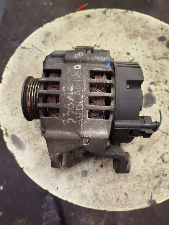 Audi A6 C5 Alternaattori OE 06C903016A image 2