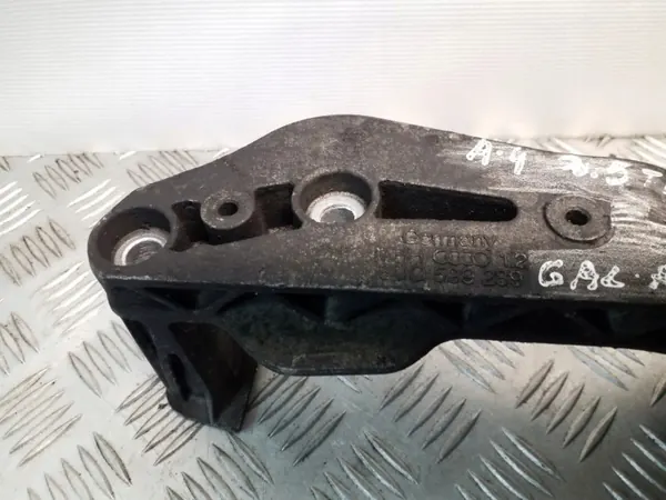 Support de réducteur arrière OEM 8D0599289 pour Audi A4 image 4