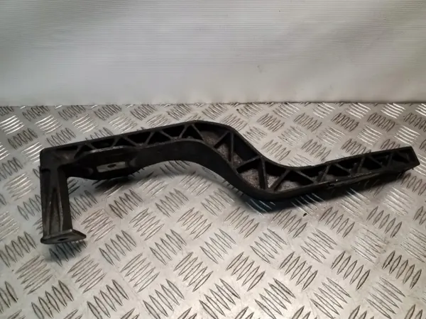 Support de réducteur arrière OEM 8D0599289 pour Audi A4 image 5