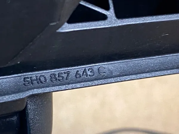 VW TIGUAN III R-LINE Dachgriff OEM 5H0857643C image 5