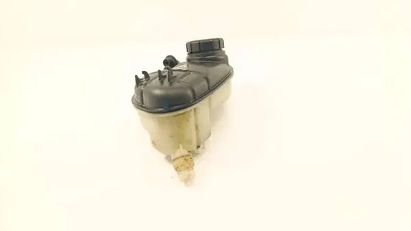 Réservoir d'expansion de liquide de refroidissement Mercedes-Benz GLA W156 2019 OEM A2465000049 image 4