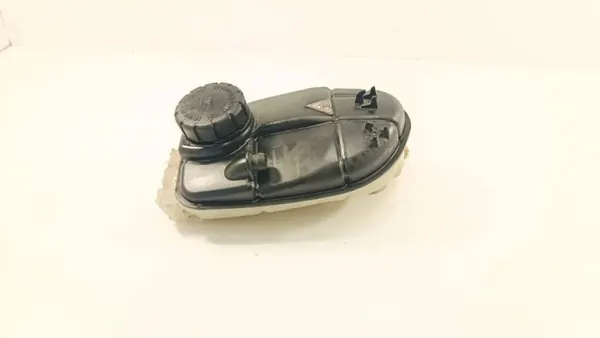 Réservoir d'expansion de liquide de refroidissement Mercedes-Benz GLA W156 2019 OEM A2465000049 image 9