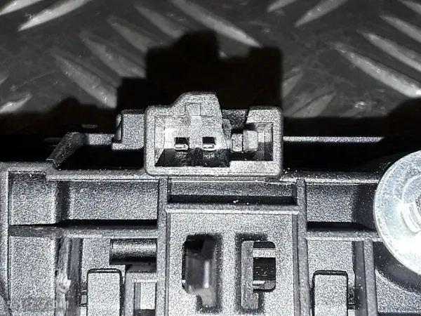 Asa de maletero VW JETTA MK6 OEM 5N0827566T image 4