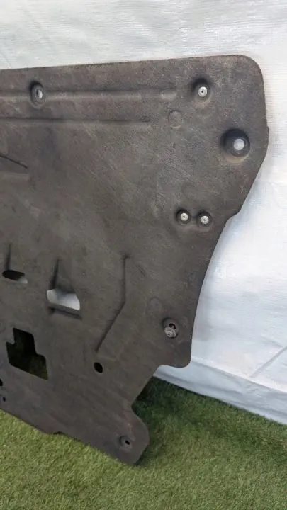 Couvercle Moteur Volvo OEM 32226491 - Pièce d'Origine Occasion image 3