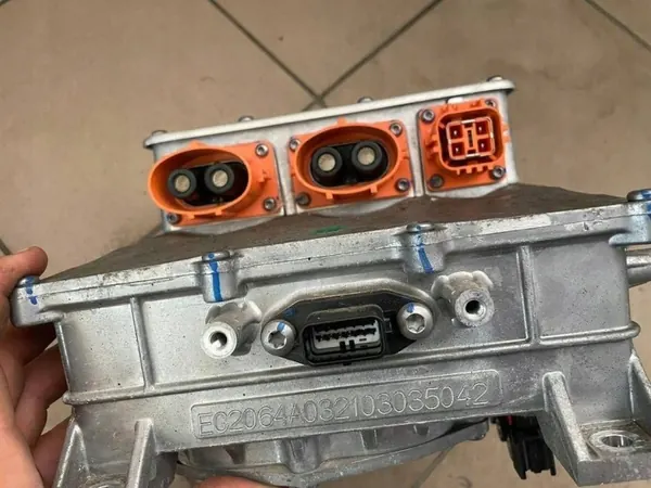 Módulo Inversor OEM 290105423R para Dacia Spring image 4