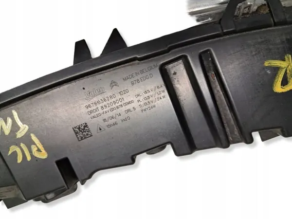 Citroen C4 Picasso II Direito LED DRL OEM 9676036280 image 8